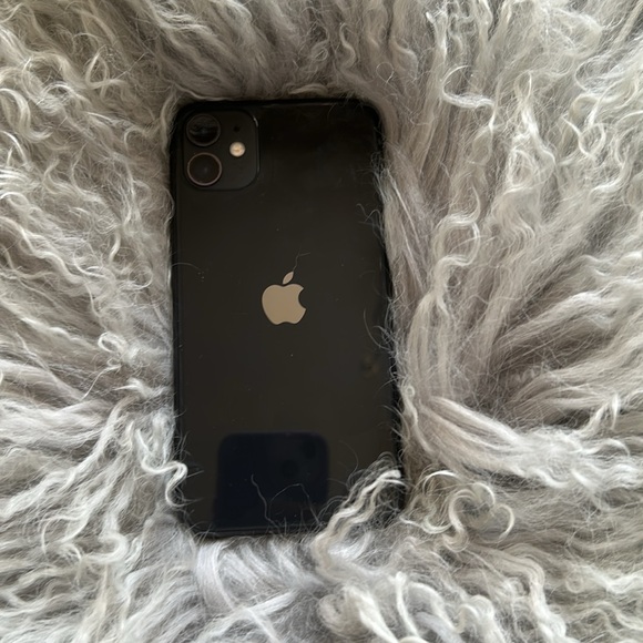 iPhone 11, Black, 64GB, Unlocked - Picture 4 of 8